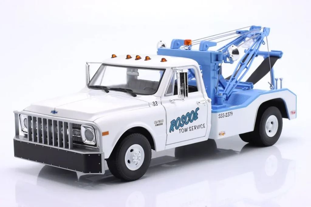 โมเดลรถ 1:18 Chevrolet C-30 Abschleppwagen “Roscoe Tow Service” TV-Serie “Starsky & Hutch” (1975-1979) ปี 1969 สีขาว / น้ำเงิน Greenlight