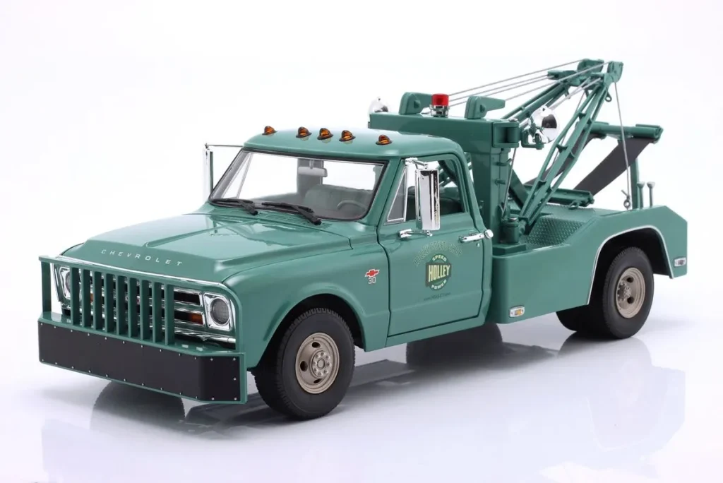 โมเดลรถ 1:18 Chevrolet C-30 Abschleppwagen “Holley Speed Shop” ปี 1967 สีเขียว Greenlight