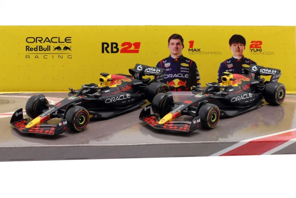 โมเดลรถ 1:43 Red Bull Racing RB21 #1 Max Verstappen, Yūki Tsunoda ฟอร์มูล่าวัน ปี 2025 Bburago