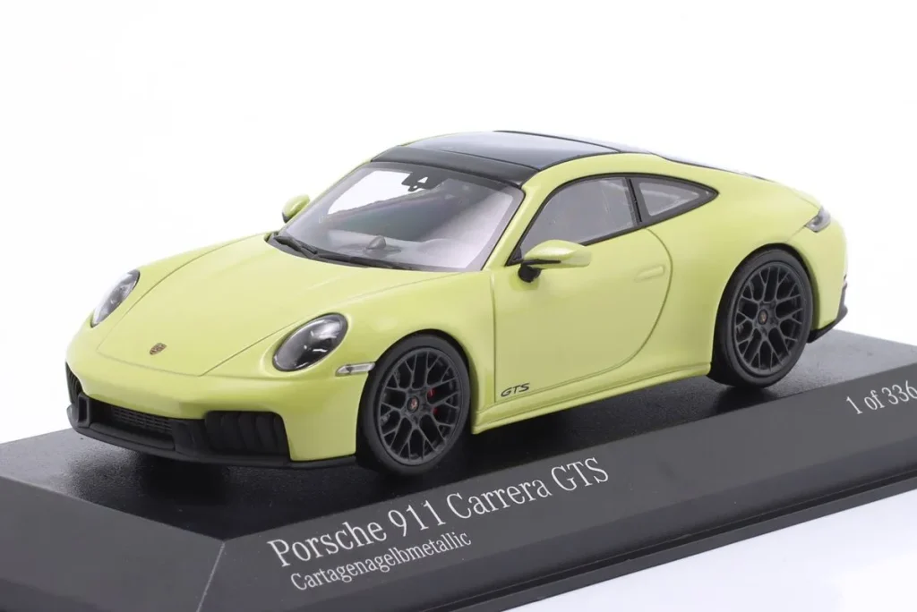 โมเดลรถ 1:43 Porsche 911 (992.2) Carrera GTS ปี 2024 สีเหลืองเมทัลลิก Minichamps
