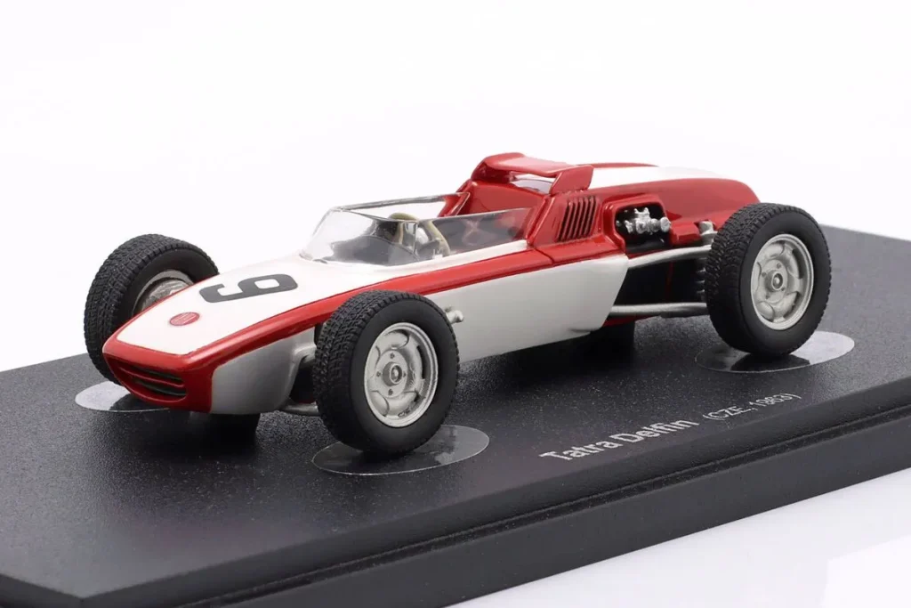 โมเดลรถ 1:43 Tatra Delfin #9 ปี 1963 สีแดง / ขาว AutoCult