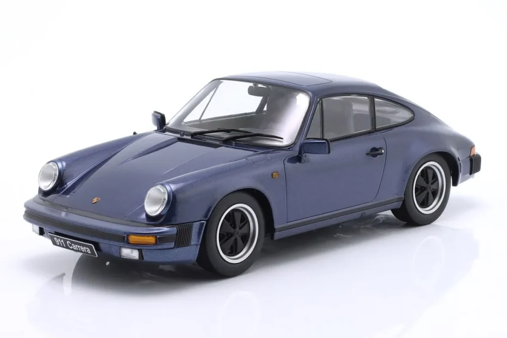 โมเดลรถ 1:18 Porsche 911 Carrera Coupe ปี 1983 สีน้ำเงินเข้มเมทัลลิก KK-Scale