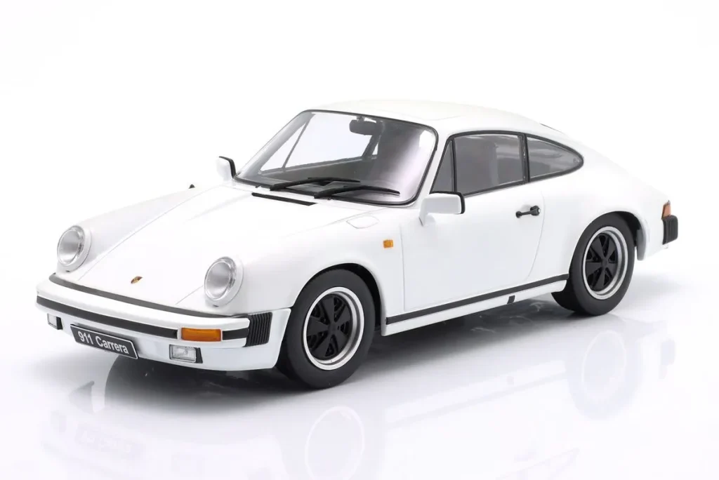 โมเดลรถ 1:18 Porsche 911 Carrera Coupe ปี 1983 สีขาว KK-Scale