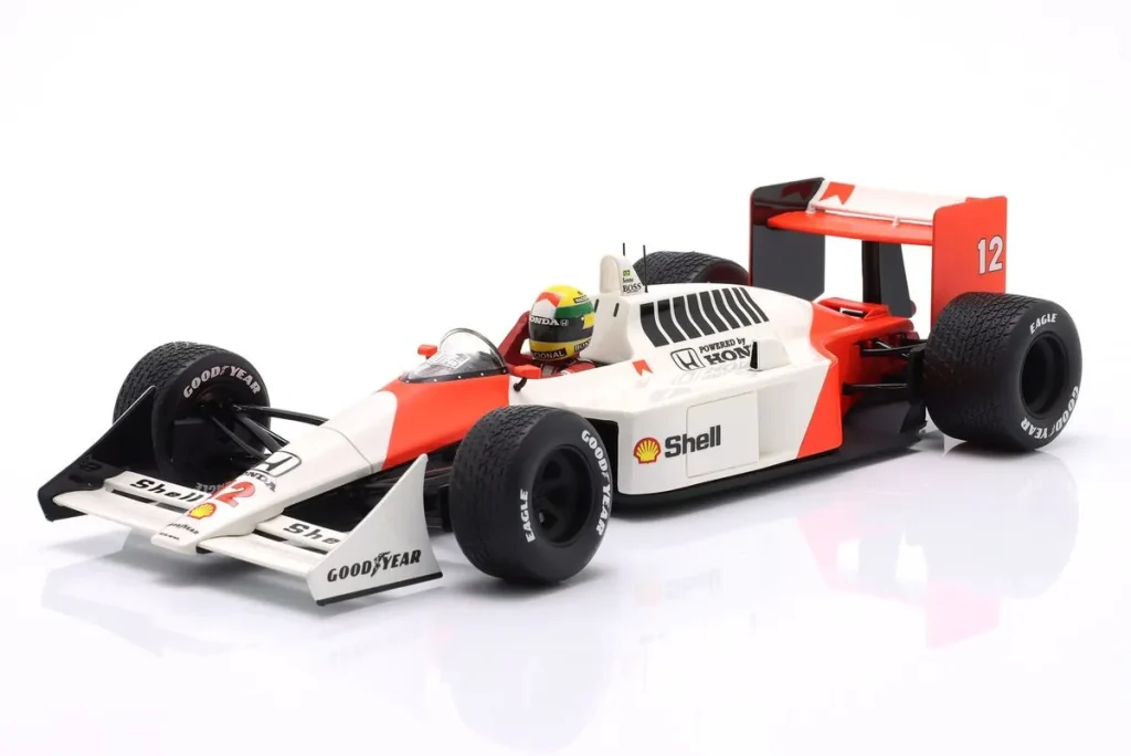 车型 1:18 McLaren MP4/4 #12 Ayrton Senna 冠军 Großbritannien GP Silverstone / 一级方程式世界冠军年 1988 WERK83 W18056002 (W18R002A) + BUCH