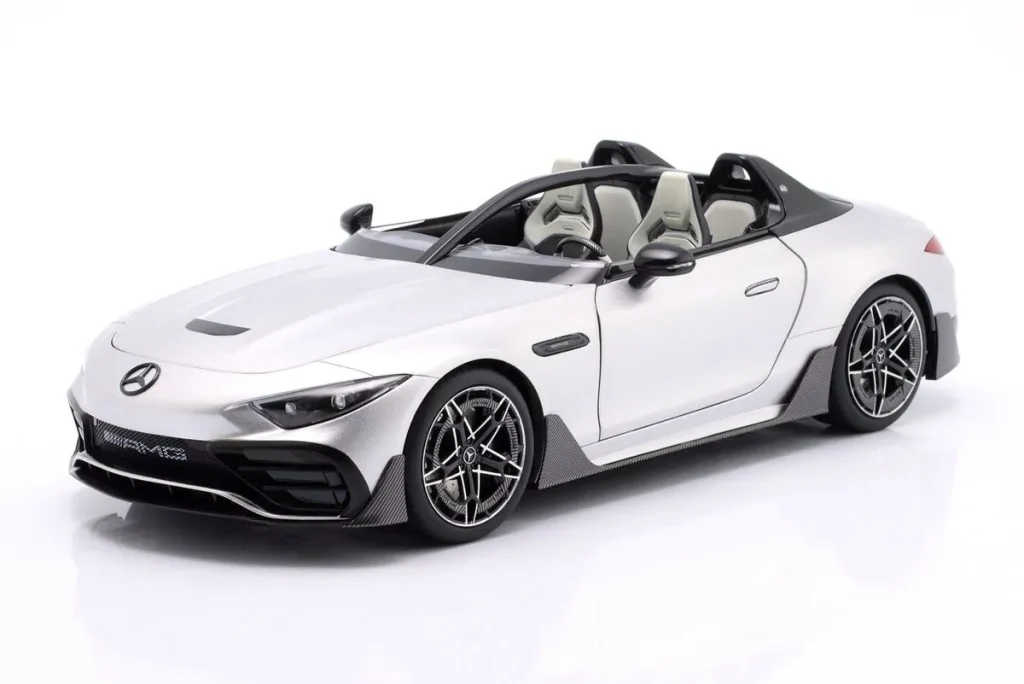 โมเดลรถ 1:18 Mercedes-Benz AMG PureSpeed ปี 2025 สีเงินเมทัลลิก NZG