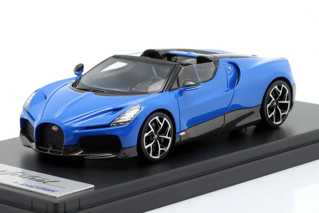 โมเดลรถ 1:43 Bugatti W16 Mistral ปี 2022 สีน้ำเงิน LookSmart