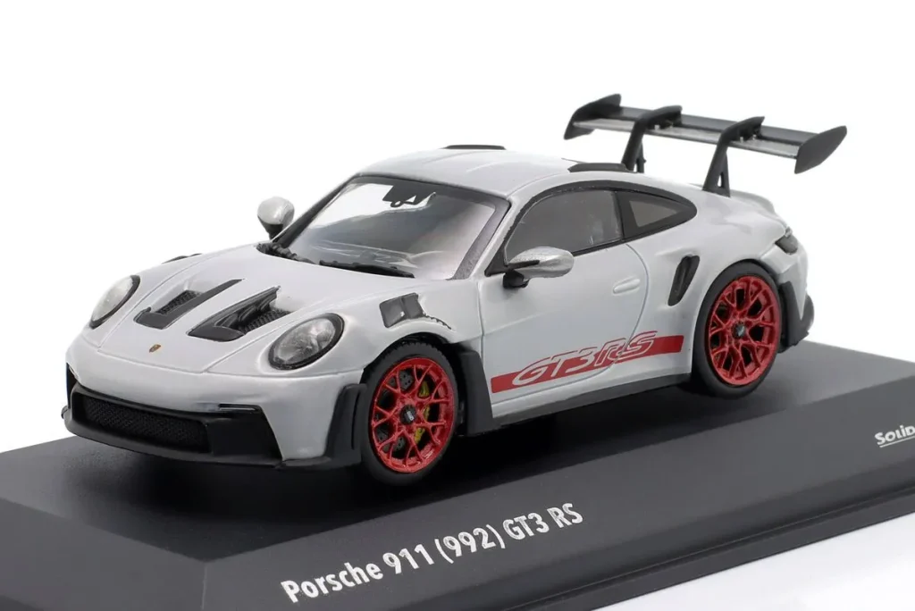 โมเดลรถ 1:43 Porsche 911 (992) GT3 RS ปี 2023 สี eisgraumetallic / แดง Solido