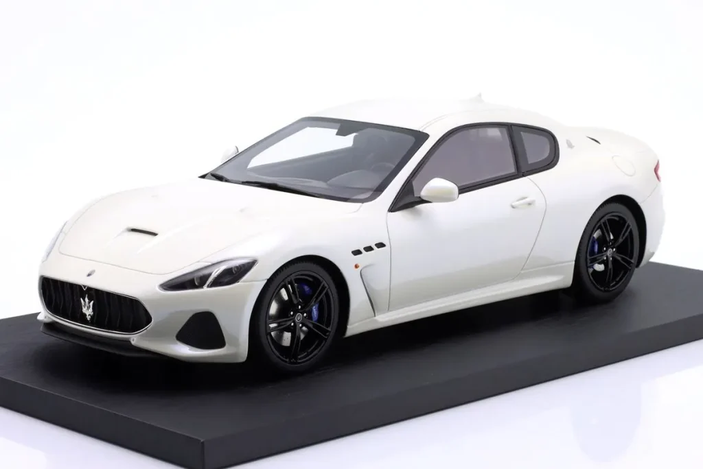 โมเดลรถ 1:18 Maserati GranTurismo ปี 2017 สีขาว True Scale