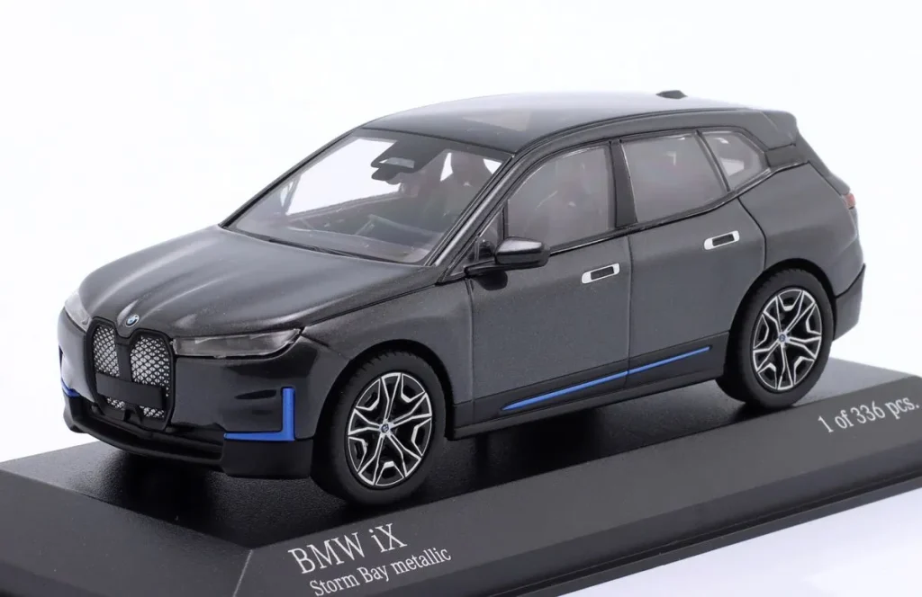 โมเดลรถ 1:43 BMW IX ปี 2022 สี storm bay เมทัลลิก Minichamps