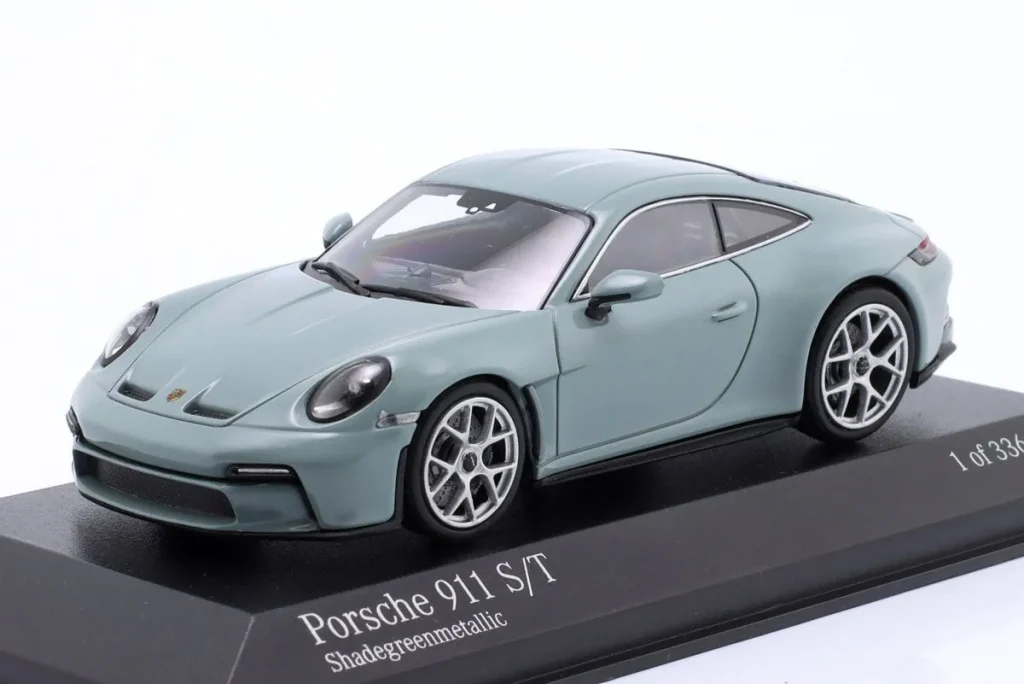 โมเดลรถ 1:43 Porsche 911 (992) S/T ปี 2024 สีเขียวเมทัลลิก Minichamps