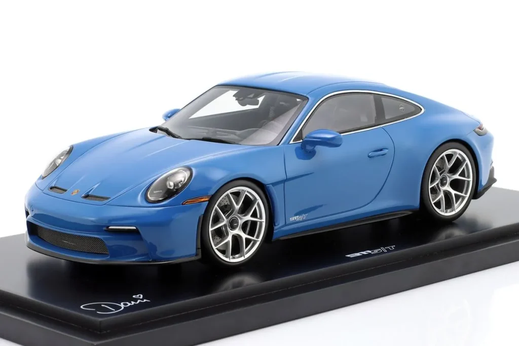 โมเดลรถ 1:18 Porsche 911 (992) S/T Sonderwunsch สีน้ำเงิน Spark