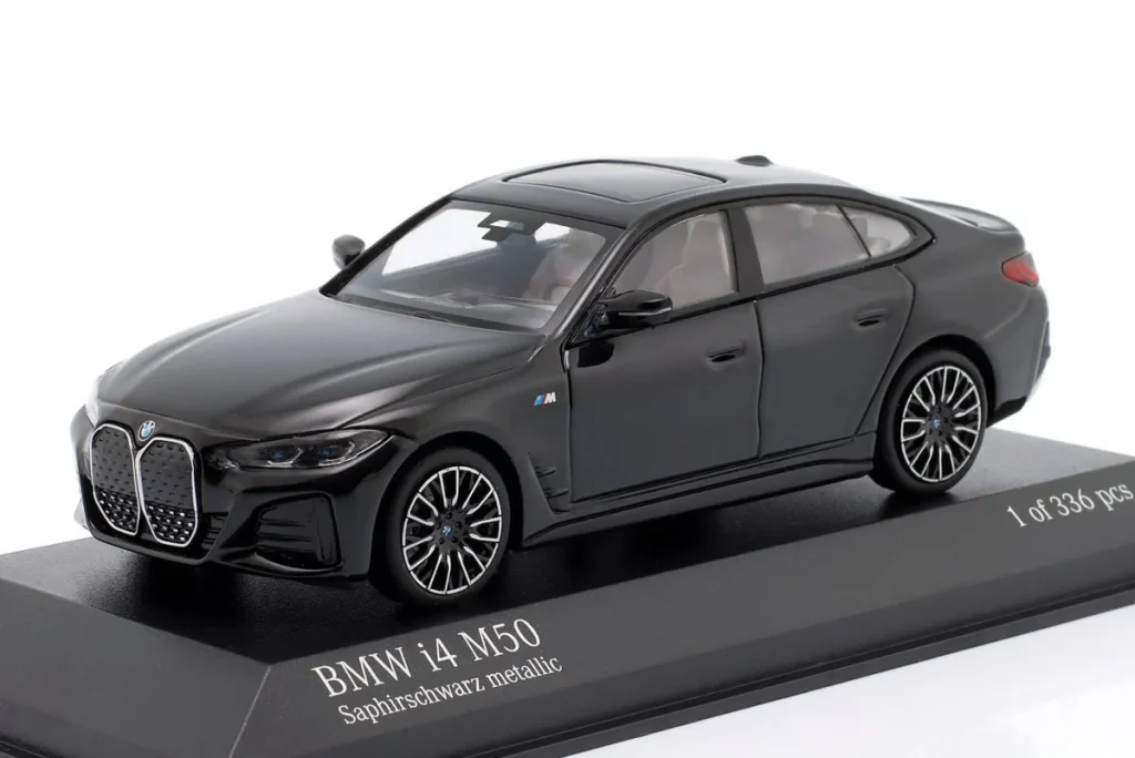 โมเดลรถ 1:43 BMW I4 M50 ปี 2022 สีดำเมทัลลิก Minichamps