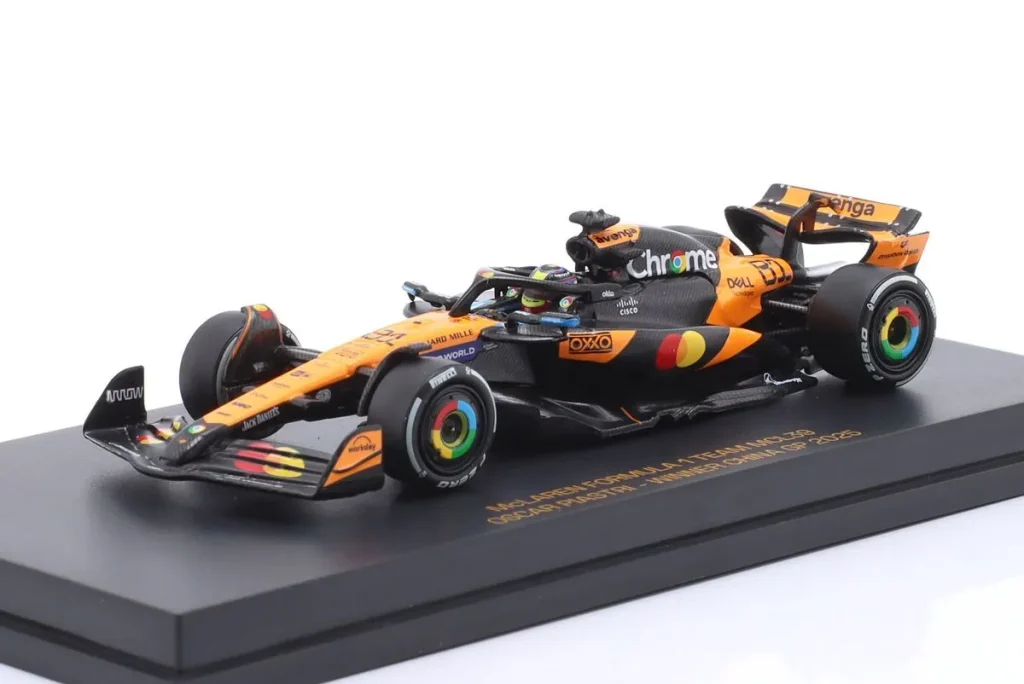 โมเดลรถ 1:64 McLaren MCL39 #81 Oscar Piastri โพลโพซิชัน & ผู้ชนะ China GP ฟอร์มูล่าวัน ปี 2025 Minichamps