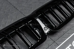 กระจังหน้า BMW G20 Series เส้นคู่ สีดำเงา มีกล้องหน้า