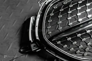 กระจังหน้า W213 E-Class Facelift ทรง Diamond สีเงิน-โครเมี่ยม มีกล้อง สำหรับรถ AV