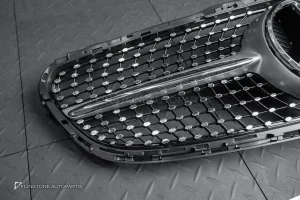 ขาด กระจังหน้า W212 E-Class Facelift ทรง Diamond สีเงิน-โครเมี่ยม