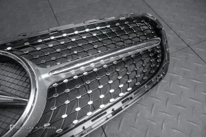 ขาด กระจังหน้า W212 E-Class Facelift ทรง Diamond สีเงิน-โครเมี่ยม