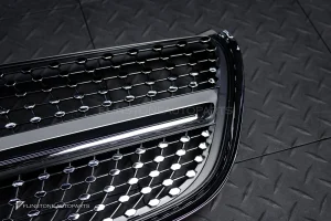 กระจังหน้า W447 V-Class ทรง Diamond มีกล้อง
