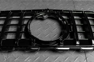 กระจังหน้า W206 C-Class ทรง GT สีดำเงา มีกล้อง