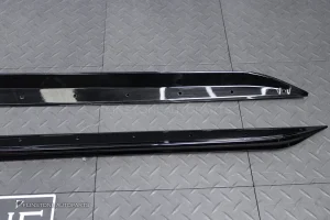 สเกิร์ตข้าง BMW G20 series 3 ทรง M Performance สีดำเงา