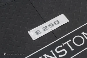 โลโก้ Mercedes Benz E250 สีโครเมี่ยม