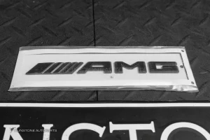 โลโก้ AMG สีดำเงา