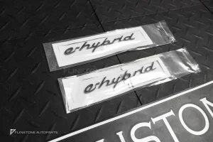 โลโก้ e-hybrid สีดำเงา