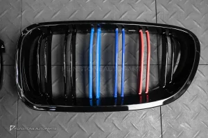 กระจังหน้า BMW F10 Series 5 เส้นคู่ ดำเงา มีแถบ 3 สี