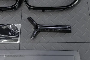 กระจังหน้า สำหรับ BMW G22 Series 4 ทรง CSL สีดำเงา