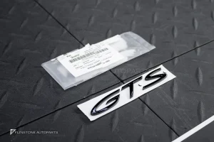 โลโก้ GTS สำหรับ Porsche แท้ 9Y0853685C041 สีดำเงา