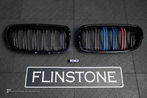 กระจังหน้า BMW F30 เส้นคู่ พร้อมแถบ 3 สี สีดำเงา