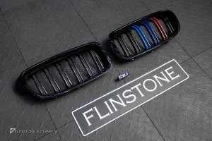 กระจังหน้า BMW F30 เส้นคู่ พร้อมแถบ 3 สี สีดำเงา