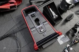 ชุดเปลี่ยนโฉมภายใน PORSCHE CAYENNE 958 สีแดง-ดำ