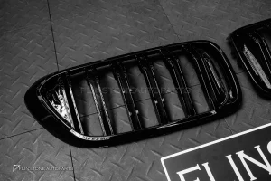 กระจังหน้า สำหรับ BMW G32 Series 6 Per LCI เส้นคู่ พร้อมแถบ 3 สี สีดำเงา