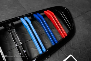 กระจังหน้า สำหรับ BMW G32 Series 6 Per LCI เส้นคู่ พร้อมแถบ 3 สี สีดำเงา