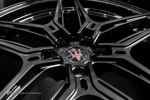 ล้อ Custom Forged แบบ 2 ชิ้น สำหรับ Maserati Levante หมุดเงิน ก้านดำด้าน ขอบดำเงา ขอบ 21 5114.3