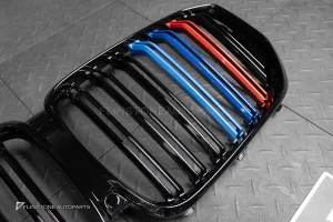กระจังหน้า BMW G05 X5 เส้นคู่ สีดำเงา พร้อมแถบสามสี
