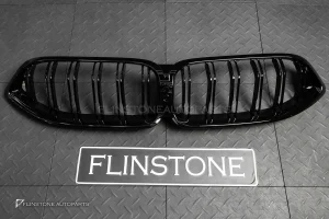 กระจังหน้า สำหรับ BMW G15 Series 8 เส้นคู่ สีดำเงา มีกล้องหน้า