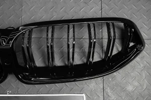 กระจังหน้า สำหรับ BMW G15 Series 8 เส้นคู่ สีดำเงา มีกล้องหน้า