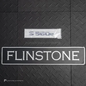 โลโก้ S560e สีโครเมี่ยม แปะท้ายรถ