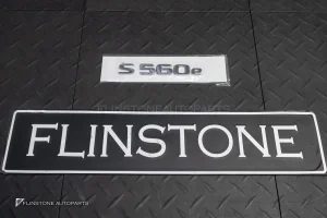 โลโก้ S560e สีโครเมี่ยม แปะท้ายรถ