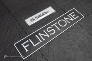 โลโก้ S560e สีโครเมี่ยม แปะท้ายรถ