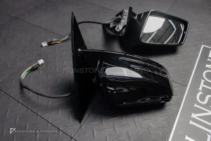 กระจกมองข้าง Mercedes Benz พร้อมฐาน + ไฟเลี้ยว สำหรับ W221 S Class สีดำเงา