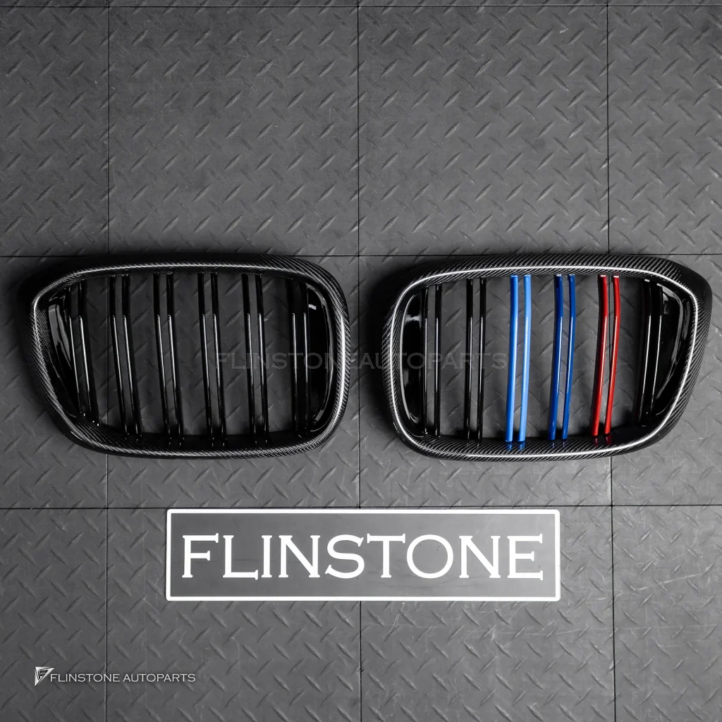 กระจังหน้า Carbon fiber BMW G01 X3-G02 X4 เส้นคู่ สีดำเงา พร้อมแถบสามสี