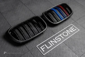 กระจังหน้า Carbon fiber BMW G01 X3-G02 X4 เส้นคู่ สีดำเงา พร้อมแถบสามสี