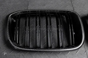 กระจังหน้า Carbon fiber BMW G01 X3-G02 X4 เส้นคู่ สีดำเงา พร้อมแถบสามสี
