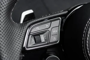 พวงมาลัย สำหรับ Audi A4 หนังดำ ด้ายขาว