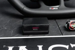พวงมาลัย สำหรับ Audi A4 หนังดำ ด้ายขาว