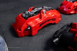 ชุดเบรค AMG สำหรับ W907 Sprinter สีแดง โลโก้ดำ