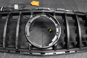 ตำหนินิดหน่อย กระจังหน้า LED สำหรับ W205 C-Class facelift ทรง GT สำหรับรถไม่มีกล้องหน้า